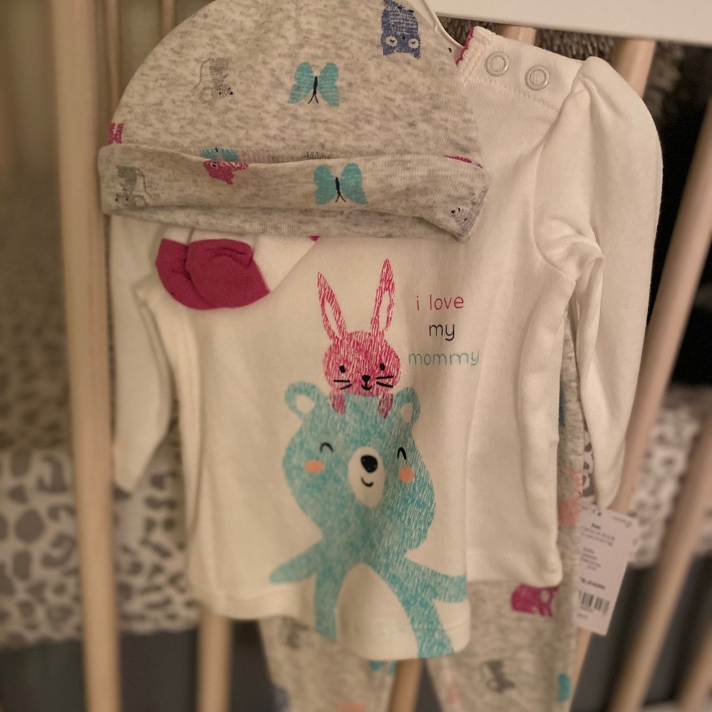 Carter’s matching set